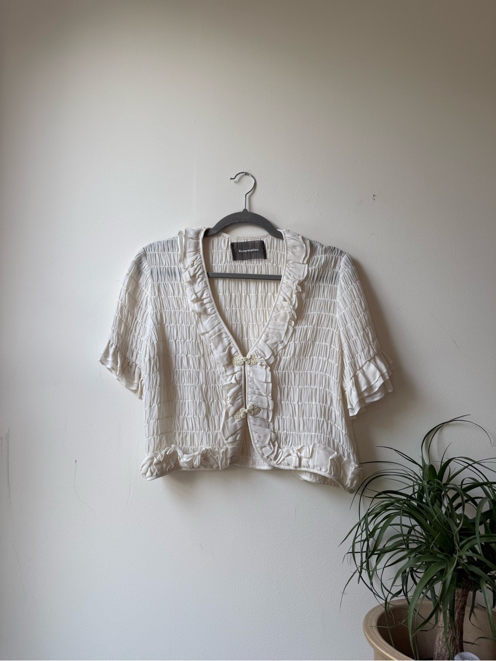 Reformation Deitrich top Cropped Cream Ruffle Smocked Short Sleeve Top
